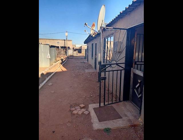 1 BEDROOM HOUSE FOR SALE IN ROODEKOP